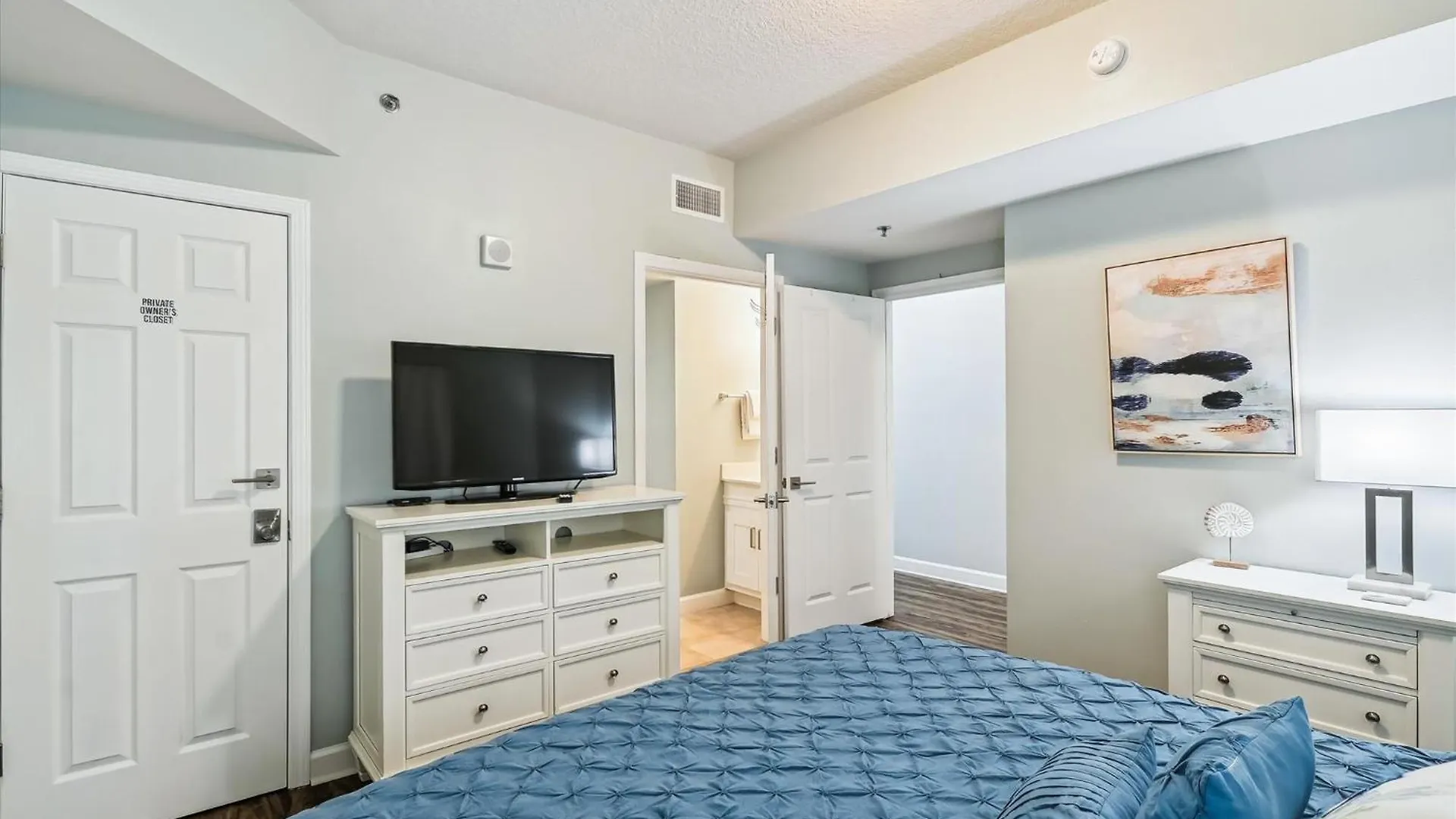 Apartment Shores Of Panama 630-1Bdbunks, Sleeps 6, Beach Front! Free Fun! Reserved Parking Space Condo Panama City Beach