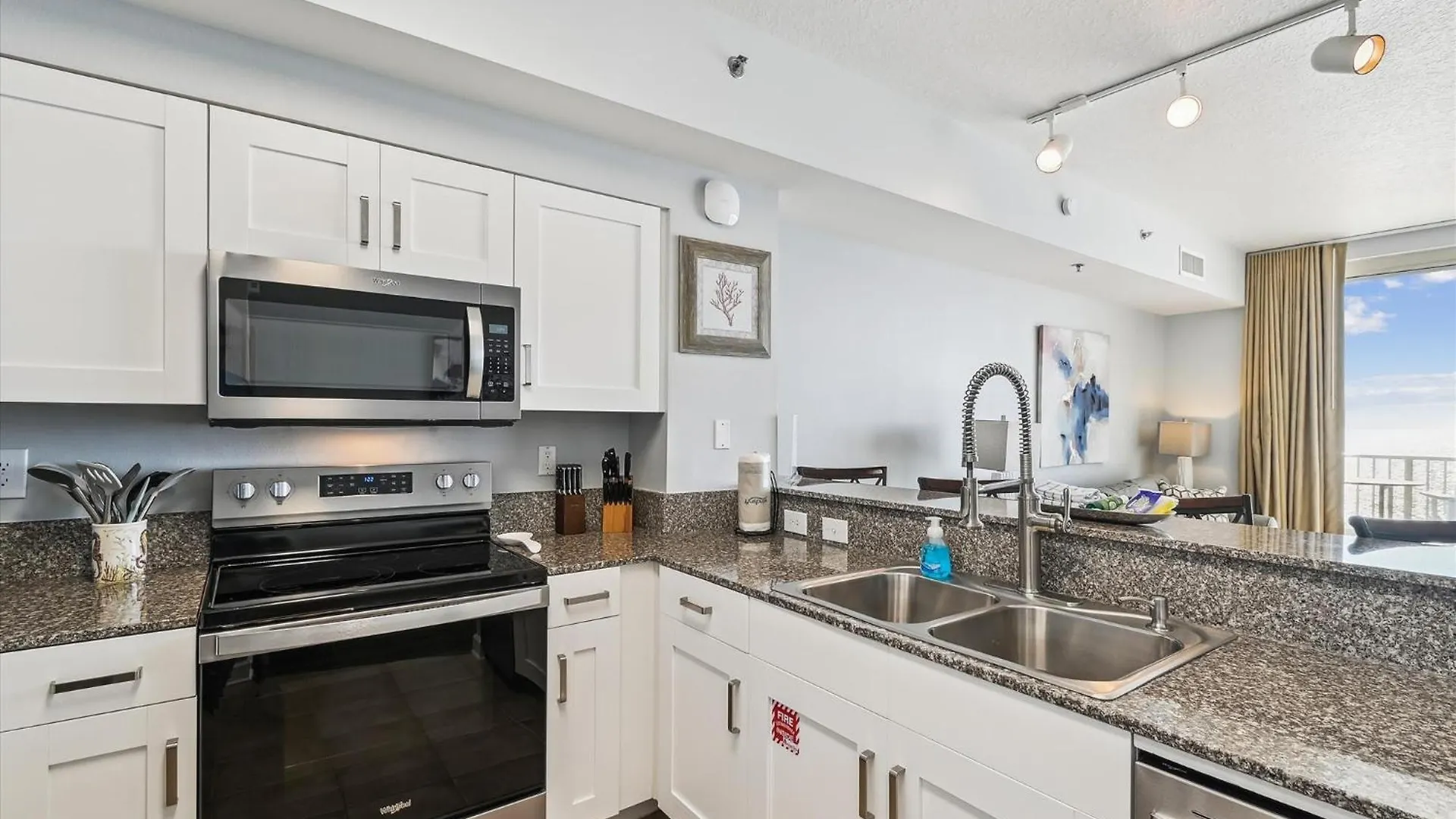 Shores Of Panama 630-1Bdbunks, Sleeps 6, Beach Front! Free Fun! Reserved Parking Space Condo Panama City Beach Apartment