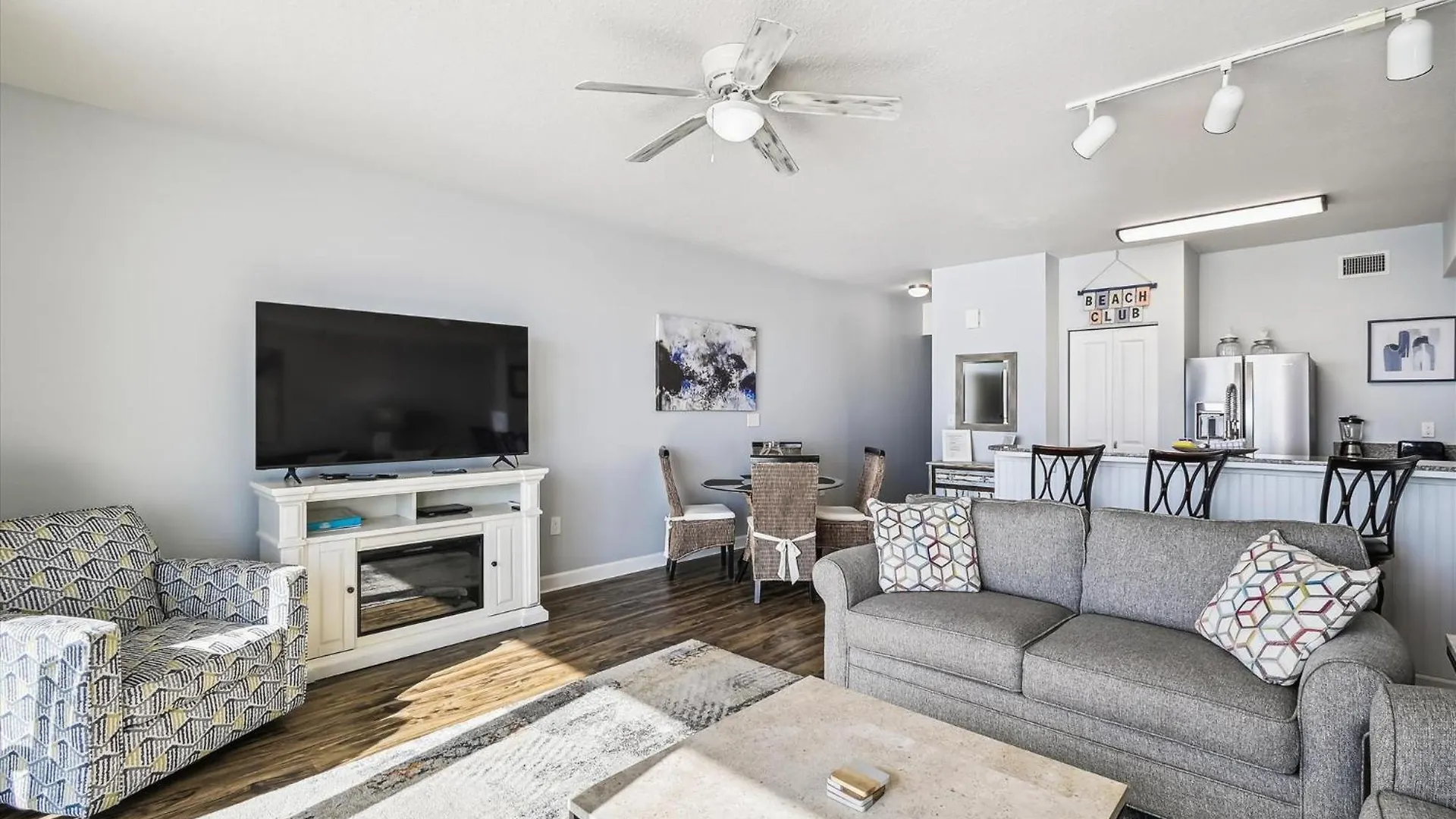 Shores Of Panama 630-1Bdbunks, Sleeps 6, Beach Front! Free Fun! Reserved Parking Space Condo Panama City Beach Apartment